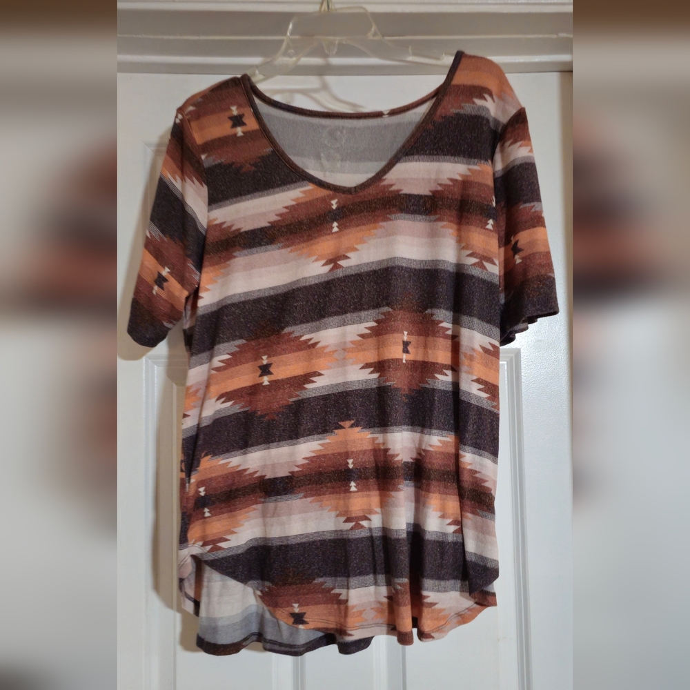 Maurices Multicolor Geometric Short Sleeve Top